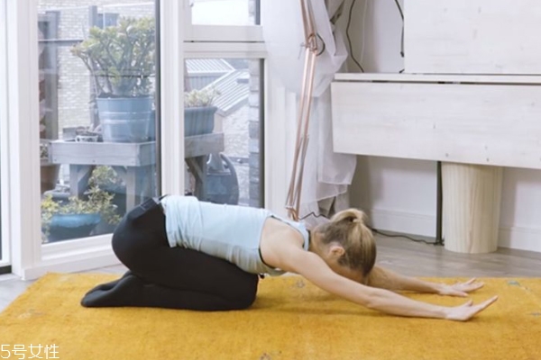 后背肉怎么減最快 許瑋甯親自示范怎么瘦背 后背肉怎么減最快 許瑋甯親自示范怎么瘦背