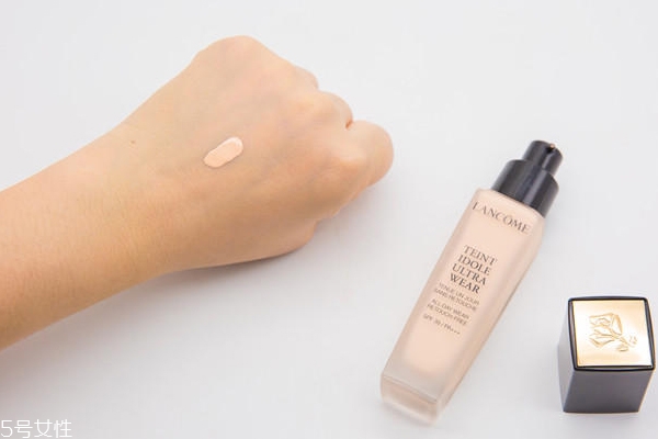 蘭蔻持妝粉底液評(píng)測(cè) 油皮干皮痘肌都穩(wěn)穩(wěn)駕馭