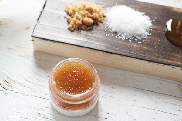 唇部去角質(zhì)的自制方法 這個(gè)妙招省錢又有效 唇部去角質(zhì)的自制方法 這個(gè)妙招省錢又有效