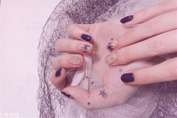 美甲怎么包邊才不會(huì)掉 加固膠的注意事項(xiàng) 美甲怎么包邊才不會(huì)掉 加固膠的注意事項(xiàng)