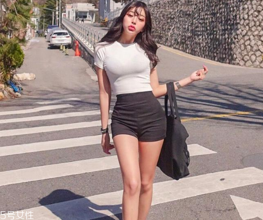 短褲怎么穿顯瘦 最時(shí)髦的選擇 短褲怎么穿顯瘦 最時(shí)髦的選擇