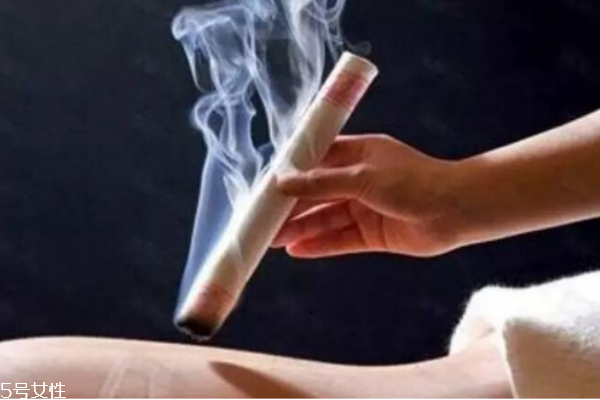 中醫(yī)針灸療法中艾灸 能有效治療頭痛癥狀 中醫(yī)針灸療法中艾灸 能有效治療頭痛癥狀