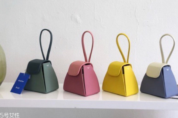 牛皮包包褪色怎么辦 保養(yǎng)方式很關鍵