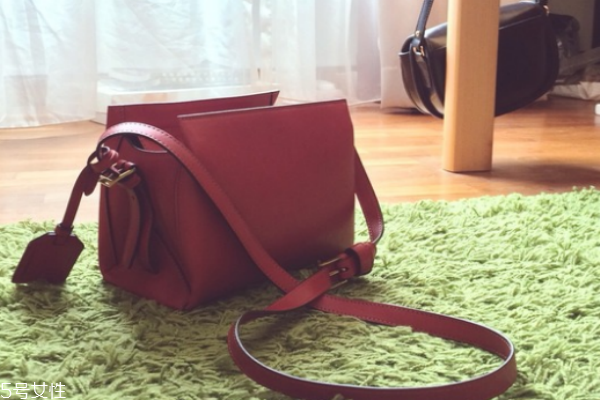 牛皮包包褪色怎么辦 保養(yǎng)方式很關鍵