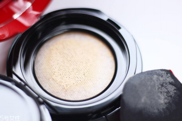 阿瑪尼氣墊和圣羅蘭氣墊哪個(gè)好用 阿瑪尼氣墊和ysl氣墊 阿瑪尼氣墊和圣羅蘭氣墊哪個(gè)好用 阿瑪尼氣墊和ysl氣墊