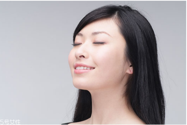 臉上長痘痘可以用酒精消毒嗎 正確排毒是關鍵