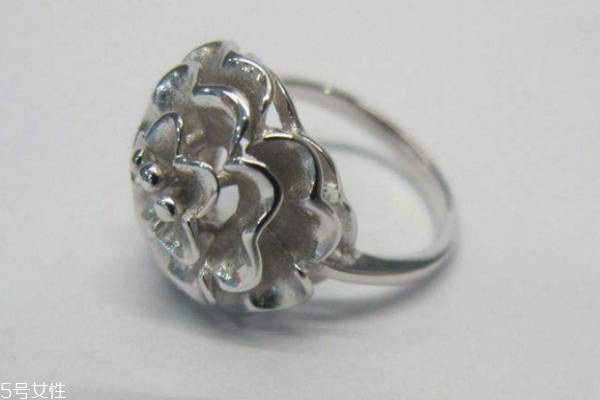 925銀戒指變黑怎么辦 恢復光澤很簡單 925銀戒指變黑怎么辦 恢復光澤很簡單