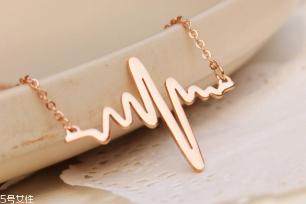 玫瑰金項(xiàng)鏈可以碰水嗎 項(xiàng)鏈可能會(huì)褪色