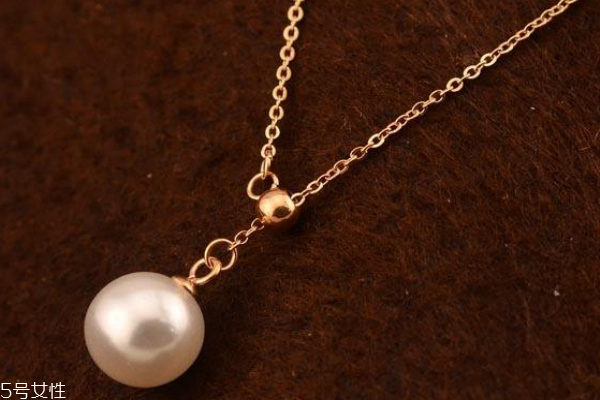 玫瑰金項(xiàng)鏈可以碰水嗎 項(xiàng)鏈可能會(huì)褪色