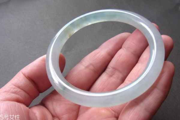 翡翠手鐲可以送人嗎 有一定門道