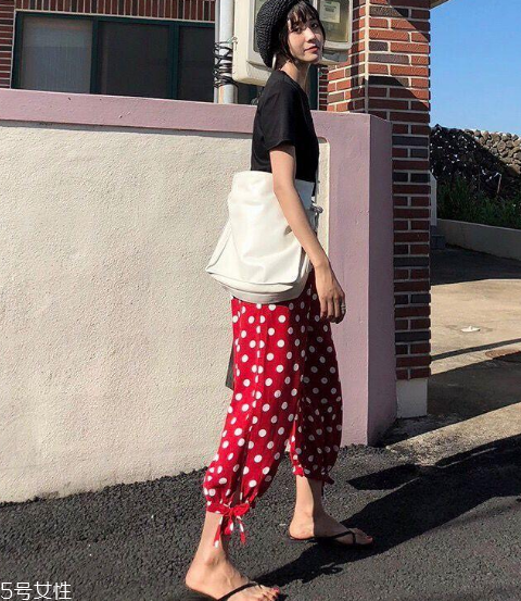 燈籠褲配什么上衣好看 深受文藝青年喜愛(ài)