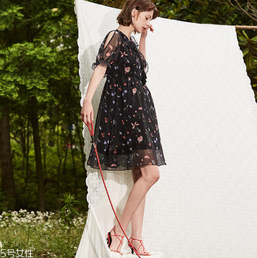 2022年春夏流行元素 穿出自己的特色 2022年春夏流行元素 穿出自己的特色