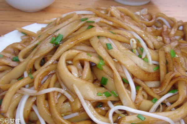 孕婦可以吃炒粉嗎 建議少吃 孕婦可以吃炒粉嗎 建議少吃