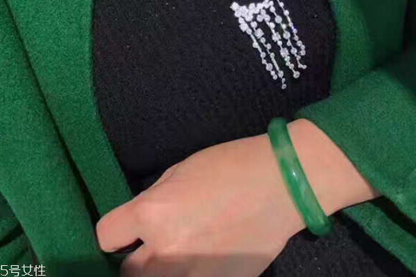 翡翠手鐲會越戴越透嗎 佩戴習慣很重要