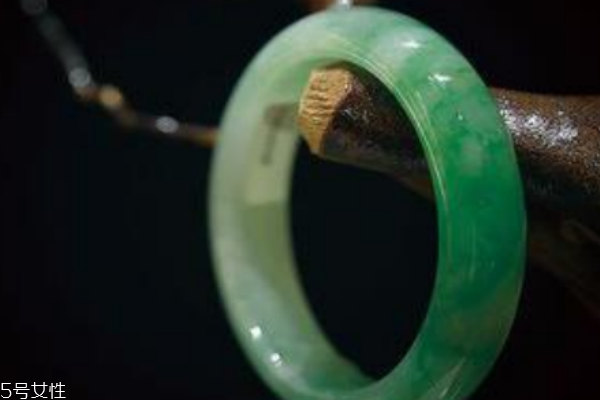 翡翠手鐲圈口怎么測量 尺寸很關鍵