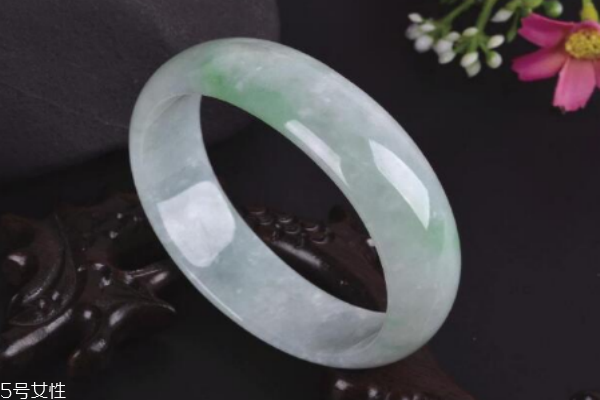 翡翠手鐲圈口怎么測量 尺寸很關鍵