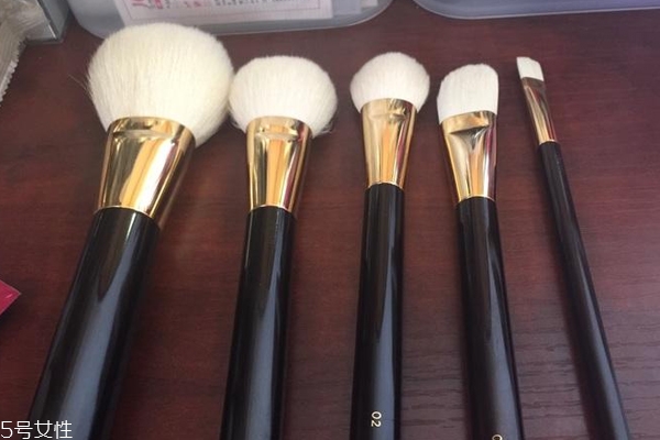初學者用幾個化妝刷最好 這5種是最基礎(chǔ)配置