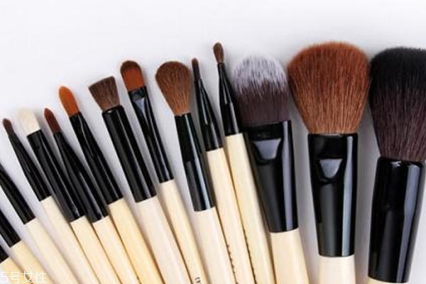 初學者用幾個化妝刷最好 這5種是最基礎(chǔ)配置