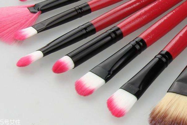初學者用幾個化妝刷最好 這5種是最基礎(chǔ)配置