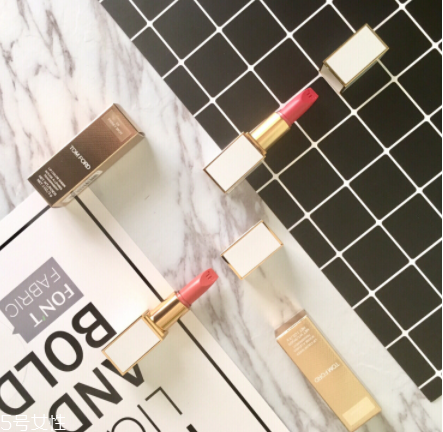 tf白管05和07哪個(gè)顯白 tf白管口紅05和07對(duì)比 tf白管05和07哪個(gè)顯白 tf白管口紅05和07對(duì)比