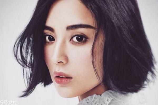 頭大剪什么頭發(fā)好看 避開4點比中分顯臉小 頭大剪什么頭發(fā)好看 避開4點比中分顯臉小