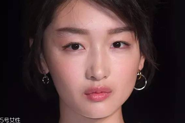 下垂眼用什么顏色眼影好 非常適合厭世風格妝