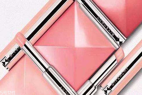 唇色深用什么潤唇膏好 防曬唇膏能預防暗沉