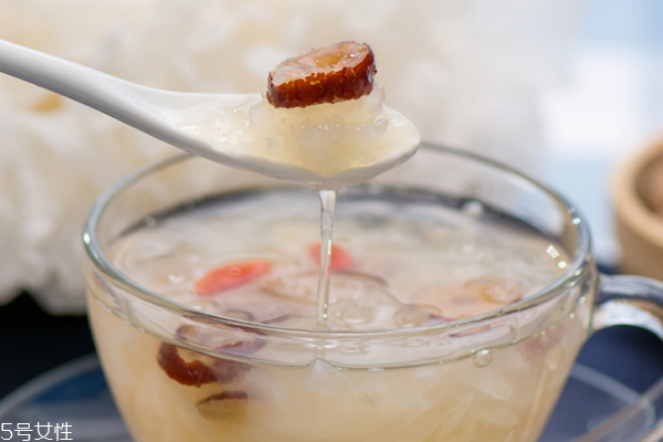 銀耳為什么不能過(guò)夜 會(huì)產(chǎn)生亞硝酸鹽