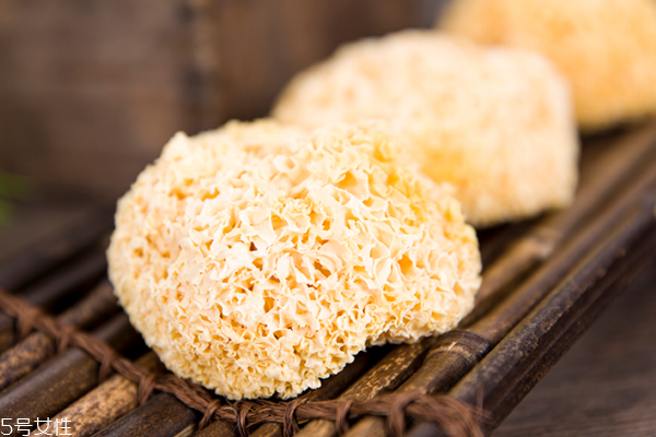 銀耳為什么不能過(guò)夜 會(huì)產(chǎn)生亞硝酸鹽