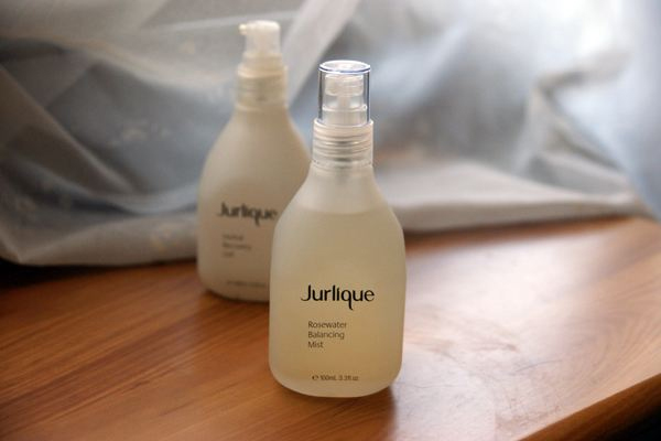 保濕噴霧補(bǔ)妝時(shí)怎么用 2種神級(jí)噴法