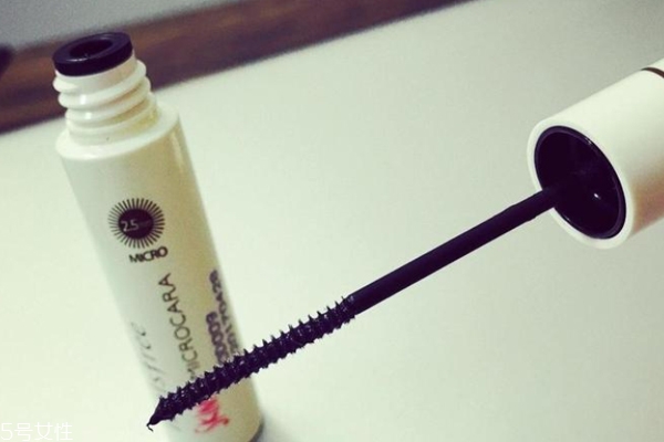 日常妝容用什么睫毛膏好 細直刷頭妝效相當自然
