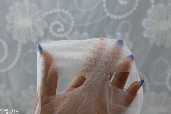 美白淡斑面膜怎么選 原來(lái)2類成分功效不同