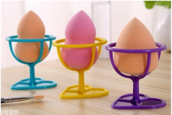 美妝蛋怎么用才能令底妝更服帖 方法一定要用對(duì) 美妝蛋怎么用才能令底妝更服帖 方法一定要用對(duì)