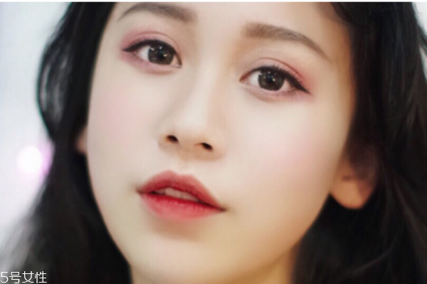 秋冬季節(jié)化妝步驟，保濕補水很重要