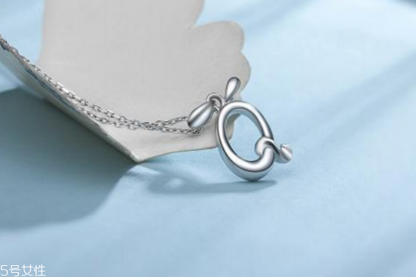 鉑金項(xiàng)鏈會(huì)過(guò)敏嗎 比較少見(jiàn) 鉑金項(xiàng)鏈會(huì)過(guò)敏嗎 比較少見(jiàn)