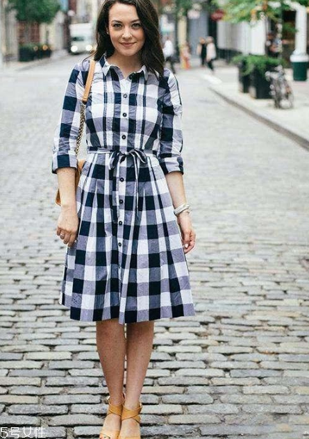 剛畢業(yè)女生上班穿什么 這三款職場必備 剛畢業(yè)女生上班穿什么 這三款職場必備