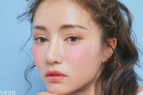 甜美約會(huì)妝的特點(diǎn) 只需三招迷醉他的心 甜美約會(huì)妝的特點(diǎn) 只需三招迷醉他的心