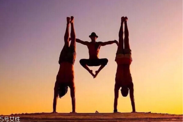 練瑜伽需要穿內(nèi)衣嗎 練習(xí)瑜伽的常識 練瑜伽需要穿內(nèi)衣嗎 練習(xí)瑜伽的常識