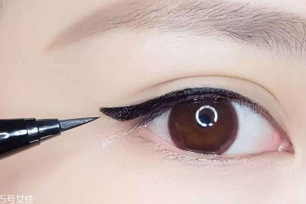下垂眼怎么畫眼線 這么畫擺脫喪氣 下垂眼怎么畫眼線 這么畫擺脫喪氣