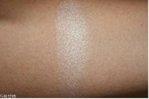 too faced高光怎么樣 too faced心形高光色號(hào)及試色 too faced高光怎么樣 too faced心形高光色號(hào)及試色