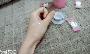 蘭蔻粉水可以做面膜嗎 做水膜刺激大 蘭蔻粉水可以做面膜嗎 做水膜刺激大