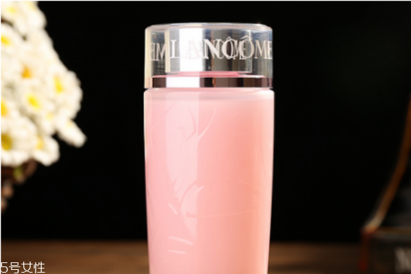 蘭蔻粉水和什么搭配用比較好 蘭蔻粉水的使用順序和方法 蘭蔻粉水和什么搭配用比較好 蘭蔻粉水的使用順序和方法