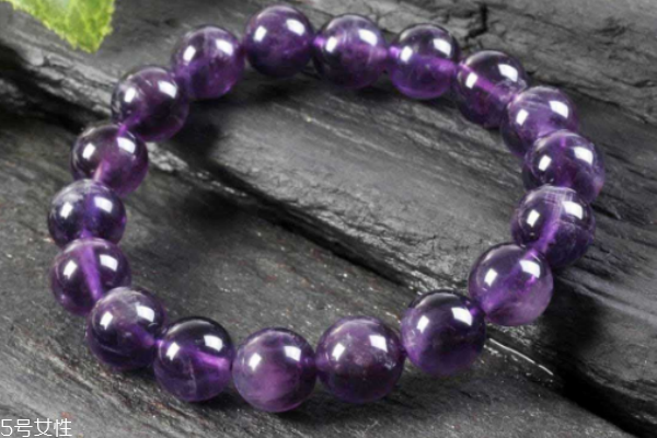 紫水晶手鏈寓意是什么 愛(ài)的守護(hù)石