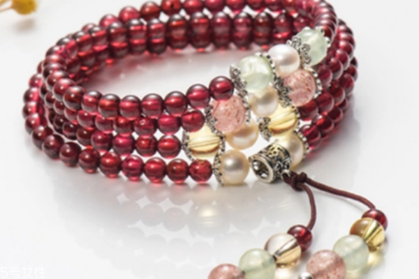 石榴石手鏈寓意是什么 表達(dá)愛(ài)意的選擇