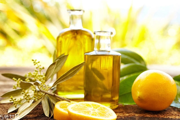 護(hù)發(fā)素有幾種質(zhì)地 3大類誰最適合你 護(hù)發(fā)素有幾種質(zhì)地 3大類誰最適合你