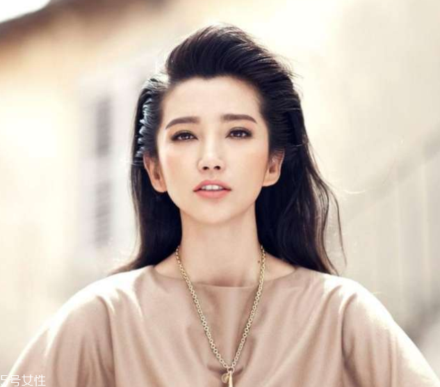 頭發(fā)縫怎么分防脫發(fā) 3招避免掉發(fā)還很自然 頭發(fā)縫怎么分防脫發(fā) 3招避免掉發(fā)還很自然