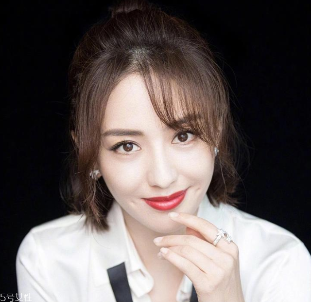 頭發(fā)縫怎么分防脫發(fā) 3招避免掉發(fā)還很自然 頭發(fā)縫怎么分防脫發(fā) 3招避免掉發(fā)還很自然