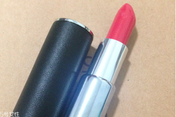 紀(jì)梵希口紅301是什么顏色 紀(jì)梵?？诩t301試色