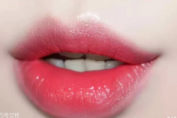 紀(jì)梵?？诩t301是什么顏色 紀(jì)梵希口紅301試色