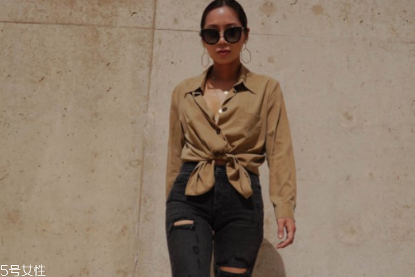 怎樣給衣服打結(jié)好看 時髦一大圈 怎樣給衣服打結(jié)好看 時髦一大圈